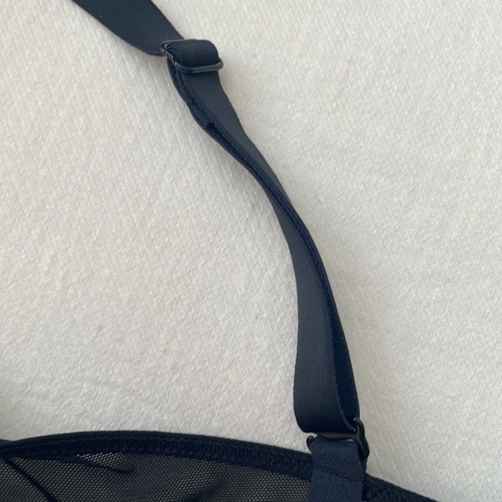 PARADE triangle bralette 🐝 - Picture 3 of 6